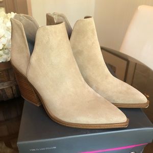 Vince Camuto Gigietta Boot Tortilla Suede 9